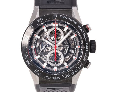 TAG HEUER Carrera 01 Ref. CAR2A1Z.FT6044 Herren Armbanduhr. Erstkauf 30.06.2016. Edelstahl, geschwarzt mit Glasboden. Kautsch