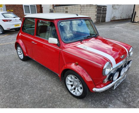 2000 Mini Cooper, 1275 cc. Registration number W943 PAG. Chassis number SAXXNNAZEYD182786. Engine number 12A2LK70394580. Havi