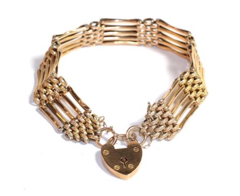 A gate link bracelet, padlock stamped '9CT', length 20cm .  Gross weight 16.5 grams. 