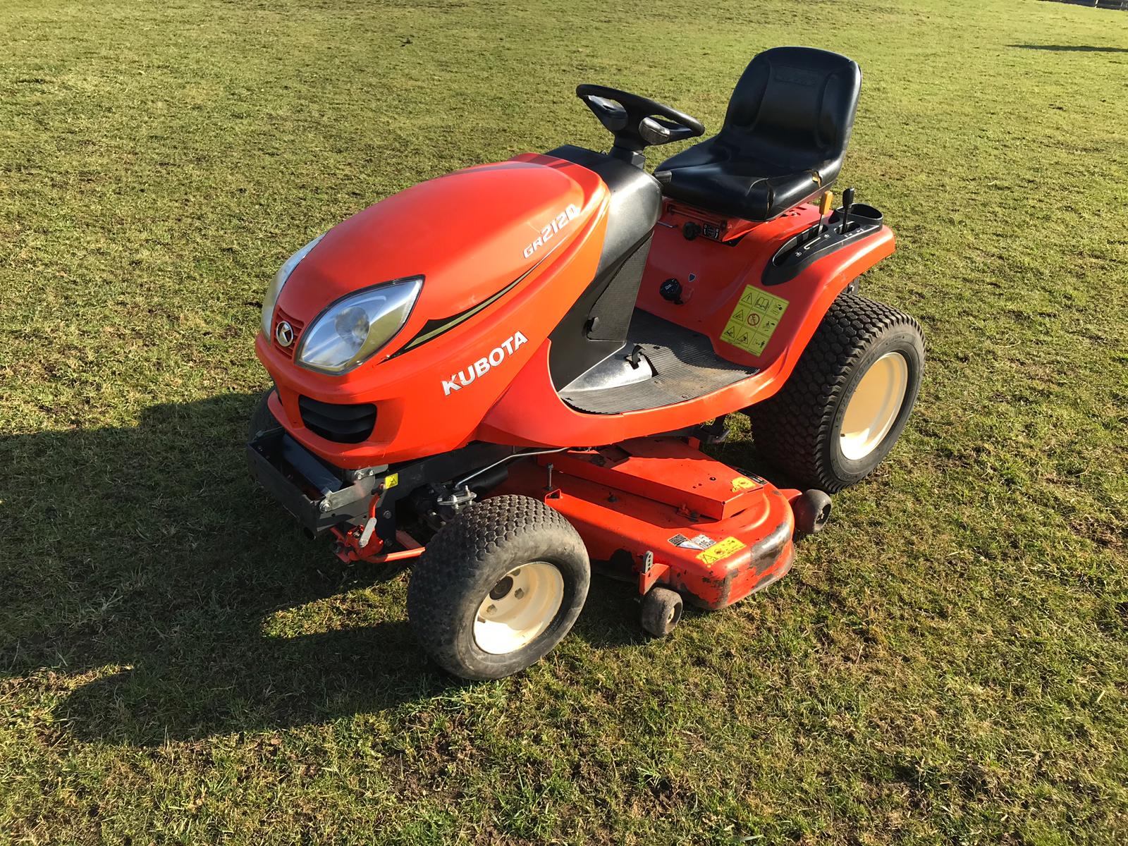 DM KUBOTA RIDE ON LAWN MOWER, 4 WHEEL DRIVE, MODEL GR2120, YEAR 2014