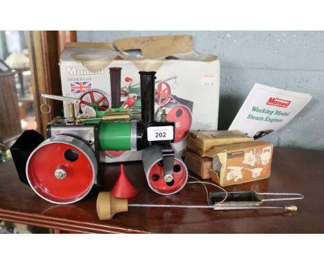 Mamod steam engine with accesorries 