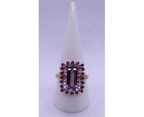 9ct gold amethyst set ring - Size R 