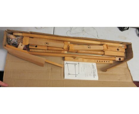 Screw adjusting tapestry floor frame 