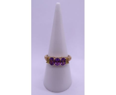 9ct gold amethyst and yellow sapphire set ring with COA - Size N 