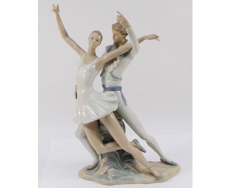 A Lladro Nao figurine, entitled 'Finale' and depicting a pair of ballet dancers, 41cm. In good condition showing no damage an