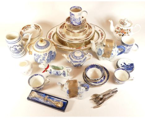 A large collection of ceramics and decorative homewares, to include, a part tea service, stamped Colclough Bone China, Bradfo