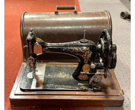 An early 20th century manual Singer sewing machine, in wooden case.