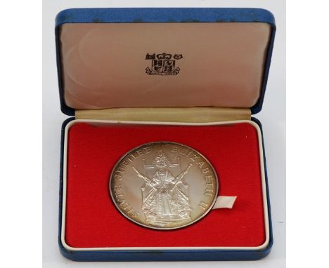 A 1977 Elizabeth II silver Jubilee Royal Mint coin, in the original display box, having enthroned portrait of Queen Elizabeth