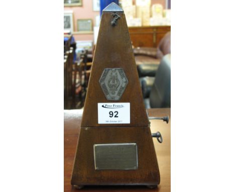 Swiss clockwork metronome with presentation plaque dated: 1918.(B.P. 24% incl. VAT)   CONDITION REPORT:  A little rough and d