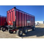 LIKE NEW Meyer Manufacturing Live Floor Rear Unload Forage Box, Serial# 1919DRX213, Rigging/ Loading