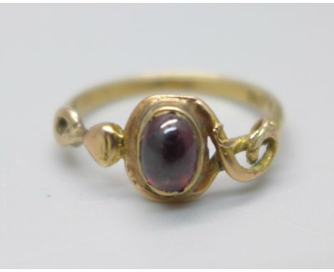 An 18ct gold and garnet ring, 1.9g, K 