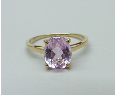 A 9ct gold Minas Gerais Kunzite solitaire ring, 2.1g, S, with certificate 