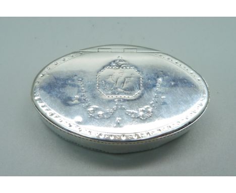 A George III silver snuff box, London 1790, 60g, 74mm wide 