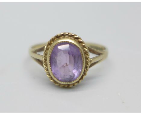 A 9ct gold and amethyst ring, 1.3g, J 