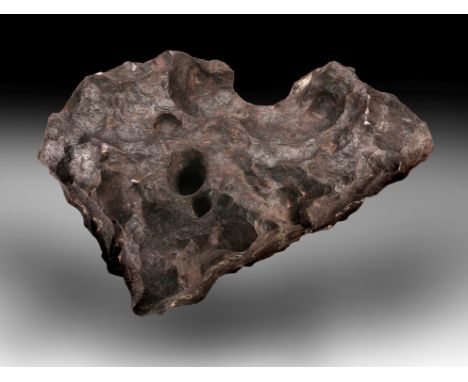 Importante météorite américaine de Canyon Diablo, spécimen complet de plus de 42 kg Historical American Meteorite of Over 42 