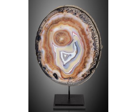 Tranche d'agate  Fine Agate SliceSalto do Jacuí, Rio Grande do Sul, Brazil A large cross-section slab of a fine agate boulder
