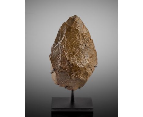 Biface du Paléolithique  Paleolithic Hand-axeAcheulean (Est.150,000-600,000 BP)Mauritania, Sahara, North AfricaThis superb sp