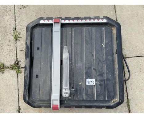 A wet tile saw