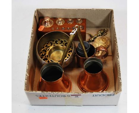 A small collection of brass and copper wares, to include scales and measures