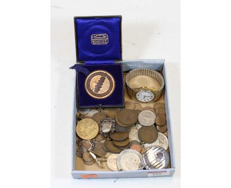 A small collection of miscellaneous items, to include George V silver fob medals, Pulsar quartz gent's wristwatch, Edinburgh 