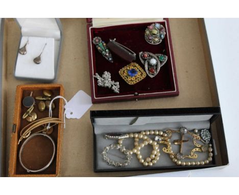 Assorted costume jewellery to include cuff links, brooches, childs silver bangle etc