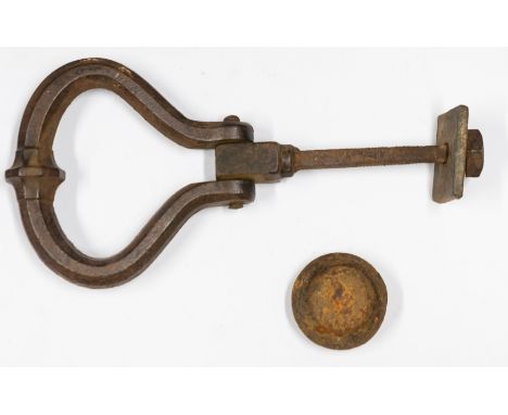 A Georgian iron bow door knocker and anvil:  the bow stamped '5', 10.5cm wide