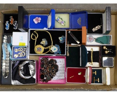 Costume jewellery including brooches, tie pins, cufflinks, etc.