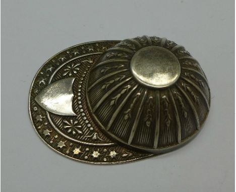 A silver tea caddy spoon in the form of a jockey's cap, Sheffield 1968