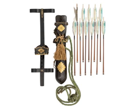 A JAPANESE SMALL QUIVER (YADZUTSU) AND TEN ARROWS, EDO PERIOD, 19TH CENTURYthe first of lacquered leather and of characterist