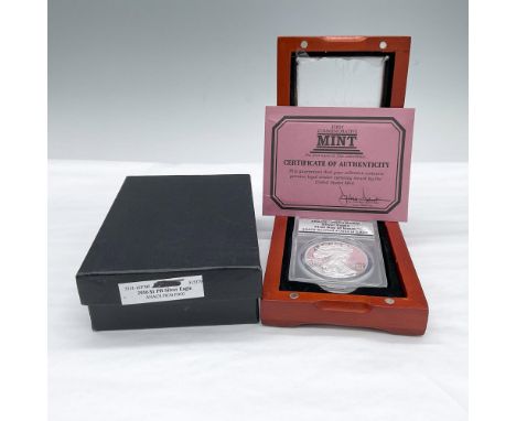 First Day of Issue. Certified number 554 of 5830. West Point Mint. The obverse side depicts full length figure of Liberty in 