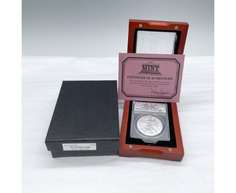 First Day Issue. Certified number 11329 of 12103. The obverse side depicts full length figure of Liberty in stride draped in 