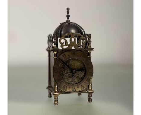 A Vintage Smith Clock Company brass lantern style table clock with engraved brass dial on turned feet complete with key: h. x