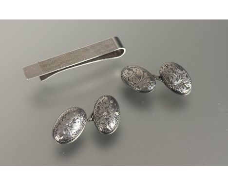 A pair of late Victorian Birmingham silver oval engraved sleeve links: l. x 2cm Birmingham 1895 and a William Manton Birmingh