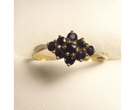 A 9ct gold sapphire set ring 