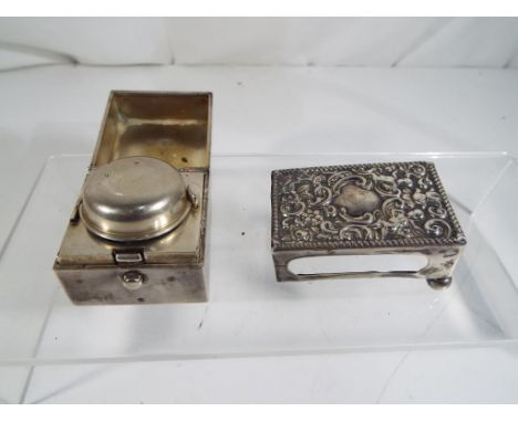 A Victorian silver hallmarked travelling inkwell, containing glass well, London assay 1898 with engraved decoration depicting