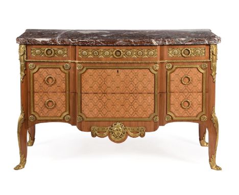 Y A FRENCH PARQUETRY AND ORMOLU MOUNTED COMMODE IN LOUIS XV/XVI TRANSITIONAL STYLE, AFTER THE MODEL BY ROGER VANDERCRUSE LACR