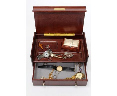 A mahogany veneer jewellery box containing a small quantity of silver and yellow metal jewellery and three gentleman's wristw