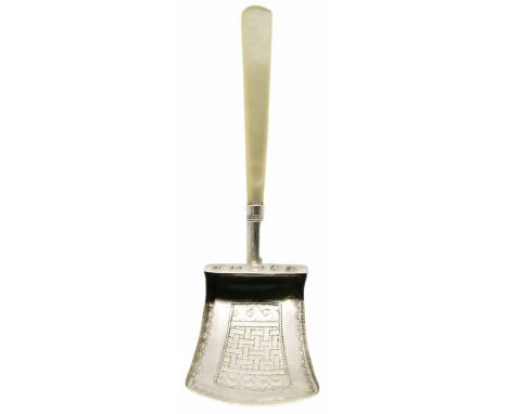 George III period HM Silver shovel caddy spoon with mother of pearl handle by the maker William Pugh c. 1813 3.5ins L 