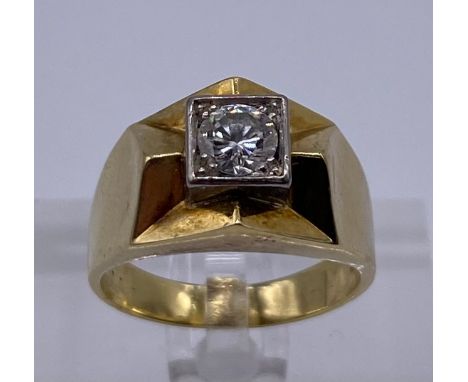 18ct Signet Ring with large centre diamond and small cluster diamonds size Q/R [weight 10.6g]