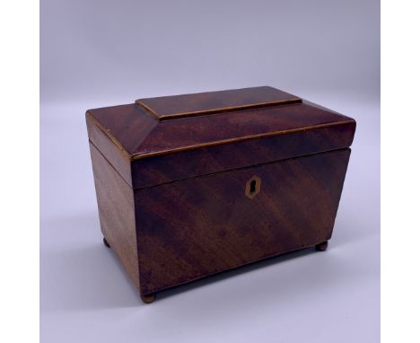 Victorian rosewood tea caddy on bun feet[13cmx18cmx10.5cm]No Key