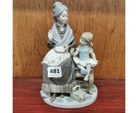 LLADRO FIGURE SEWING