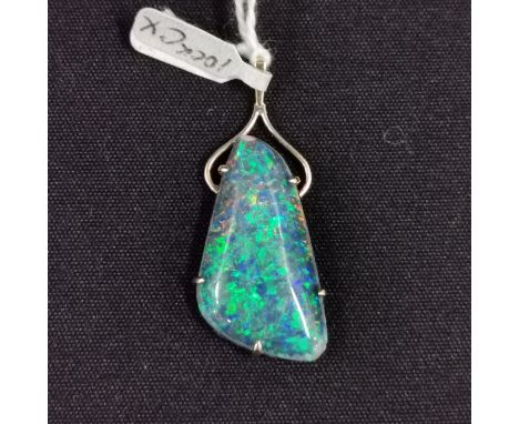 19CT GOLD &amp; OPAL PENDANT