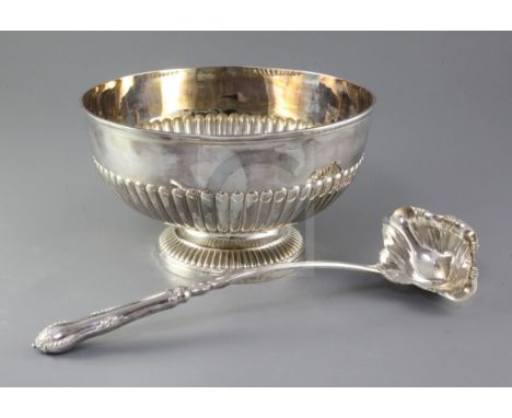 An Edwardian demi fluted silver punch bowl by Mappin & Webb, on pedestal foot, Sheffield, 1909, diameter 26cm, together with 