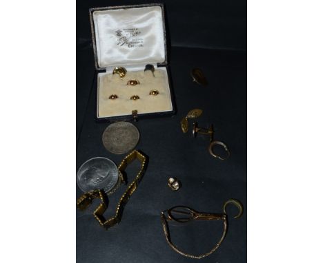 Gentleman's 9ct gold collar studs; a gold tooth; oriental bracelet, cufflinks, etc