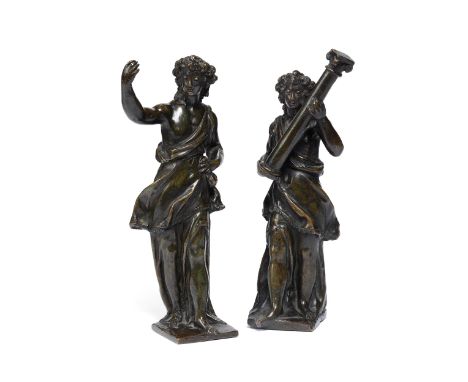 Paar BronzestatuenHöhe: 24 cm sowie 23,5 cm.Venedig, Ende 16. Jahrhundert.Das Paar besteht aus zwei männlichen Statuen über b