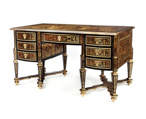 Bureau Mazarin81 x 146 x 79,5 cm.20. Jahrhundert.Das Möbel auf insgesamt acht Beinen, die mit X-förmig gestellten Streben ver