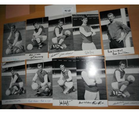 Arsenal Double Team Signed Football Photos: 9 x 6 inch original photos on thick card signed to bottom border by a 70/71 doubl