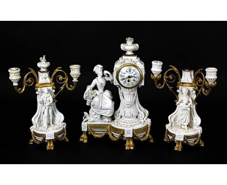 Französische Pendule mit 2 Beistellern, Louis-XVI-Stil, um 1900, Federaufzug, weißes Bisquit-Porzellan in der Art von Sèvres,