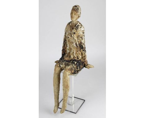 Marx, Chantal-Marie (geb. 1964 Brüssel), im Saarland ansässige Künstlerin, sitzende Frau, Keramikskulptur, H: ca. 45 cm, 3121