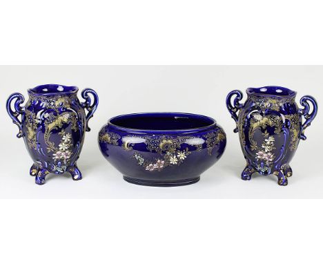 Jardinière u. Vasenpaar Boch Frères Keramis La Louvière, um 1890, Keramik, heller Scherben, mit dunkler kobaltblauer Glasur, 